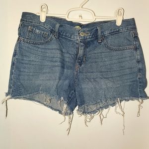 Old Navy Size 4 Frayed Mid-Rise Jean Shorts for Women -- 3-inch inseam